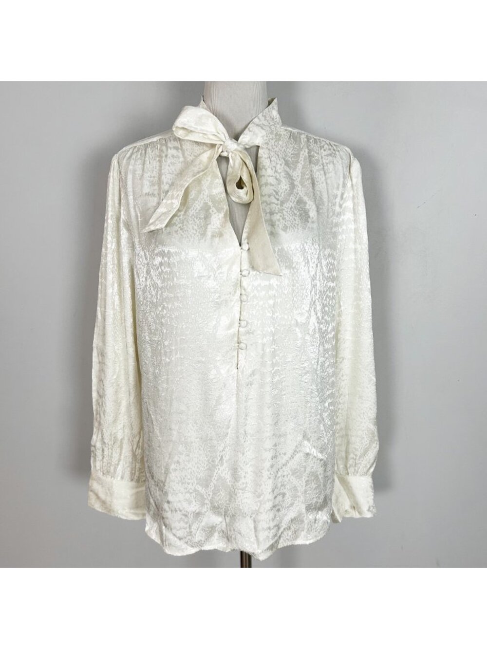 NEW Express Ivory Long Sleeve Blouse with Tie Neck Tonal Snake Pattern Size XL W